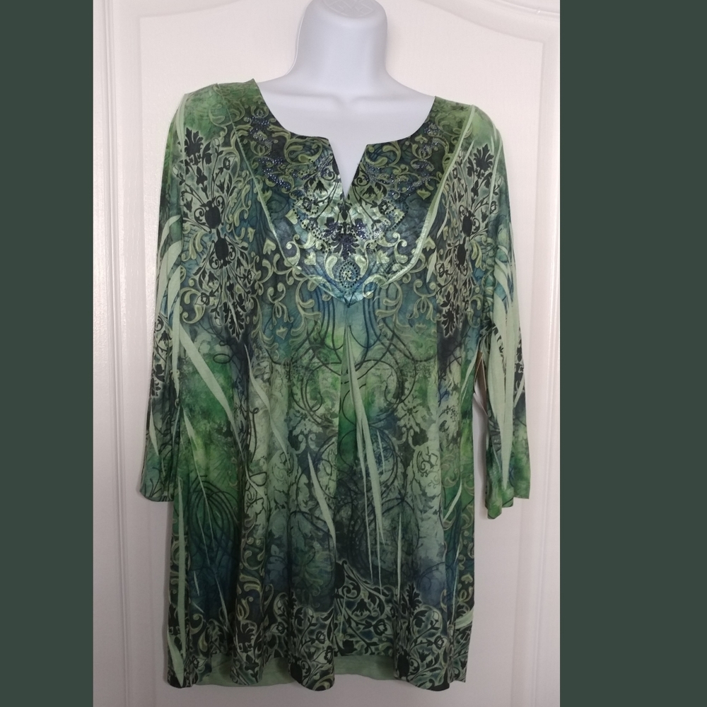 Energe 100%polyester beautiful print top w/accents